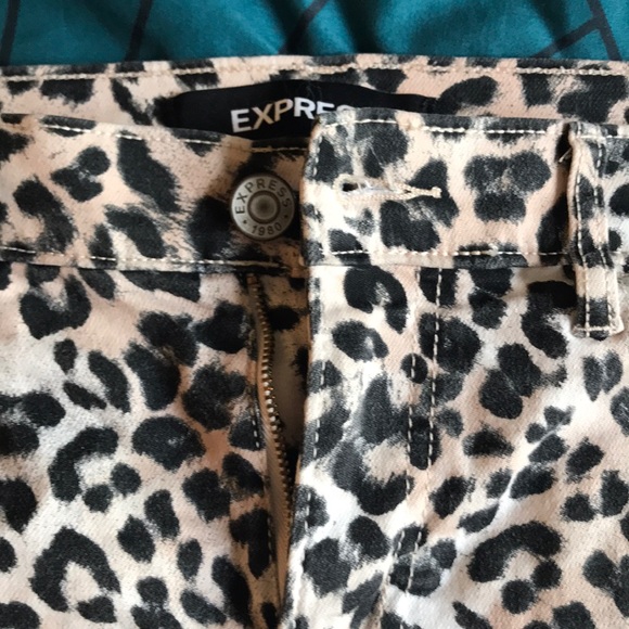 Express leopard print shorts - Picture 6 of 8